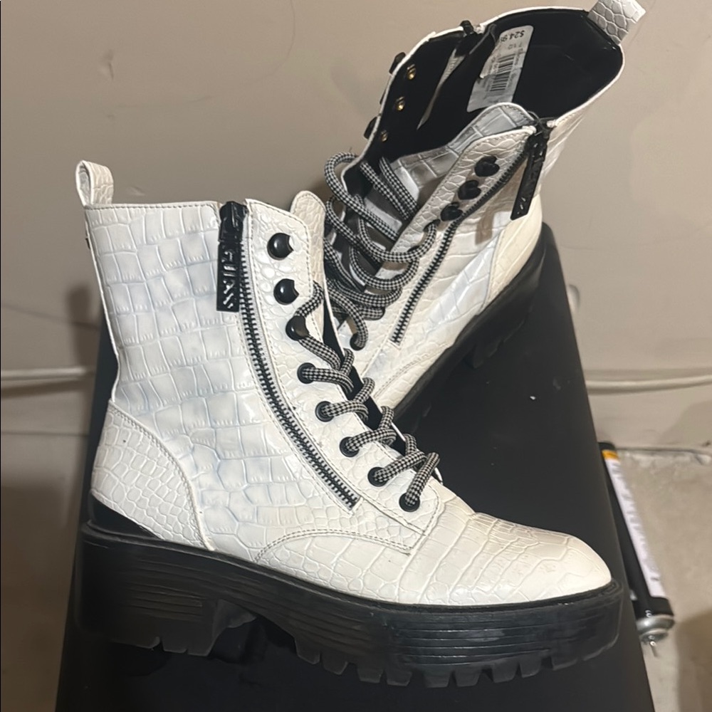 Guess boots